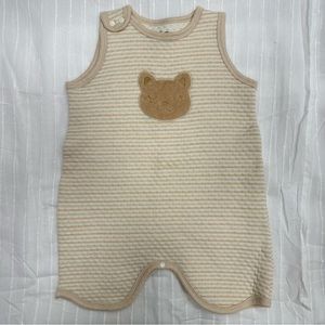 Soft thick organic cotton baby romper with appliquéd bear face
